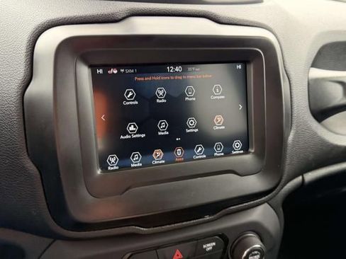 Used 2018 Jeep Renegade Latitude w/ Cold Weather Group image 18