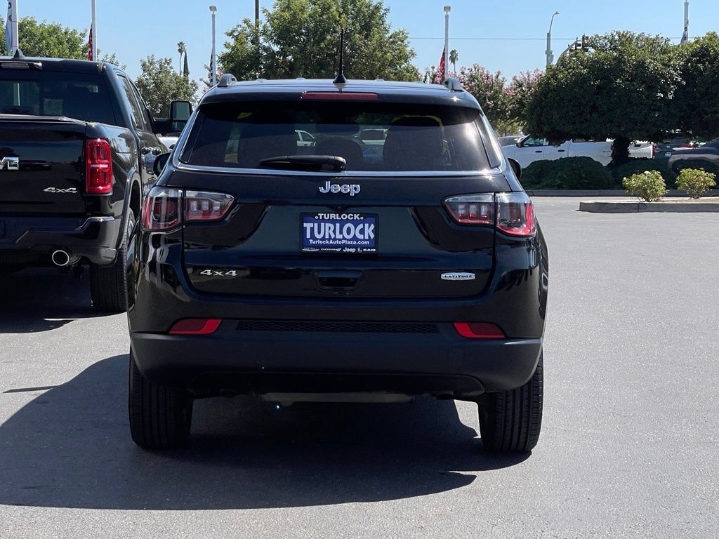 Used 2024 Jeep Compass Latitude AWD/4WD image 5