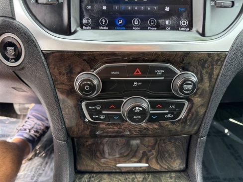 Used 2019 Chrysler 300 Limited RWD image 41