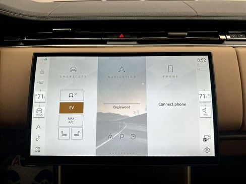 Used 2025 Land Rover Range Rover SE image 10