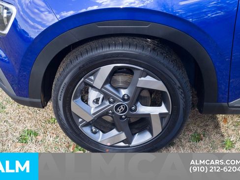 Used 2025 Hyundai Venue Limited image 12