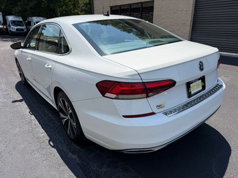 Used 2022 Volkswagen Passat 2.0T SE FWD image 9