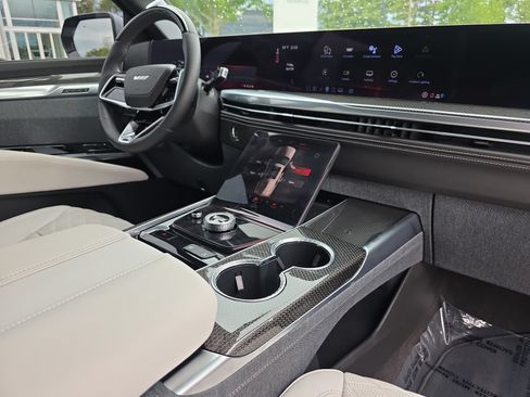 Used 2026 Cadillac Escalade ESV V AWD/4WD image 18