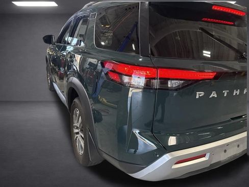 Used 2022 Nissan Pathfinder SL FWD image 32