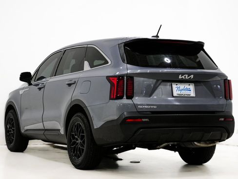 Used 2023 Kia Sorento LX image 8