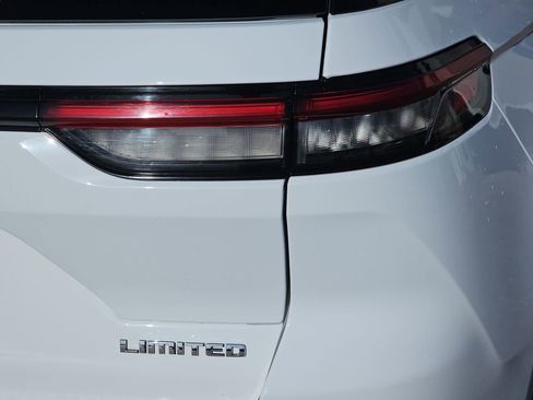 Used 2023 Jeep Grand Cherokee Limited image 42