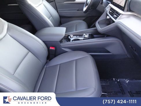 Certified 2026 Ford Explorer Active w/ Active Comfort Package AWD/4WD image 17