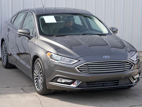 Used 2017 Ford Fusion SE w/ Fusion SE Technology Package image 47