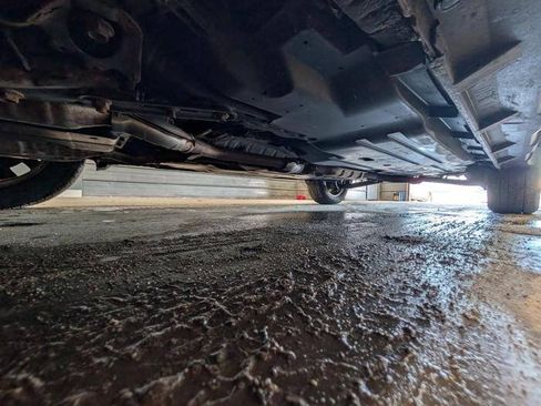 Used 2017 Subaru Outback 3.6R Touring AWD/4WD image 12