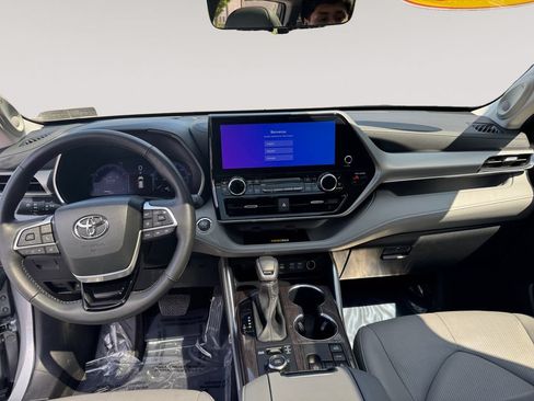 Used 2023 Toyota Highlander Platinum AWD/4WD image 10