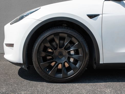 Used 2020 Tesla Model Y Long Range AWD/4WD image 37