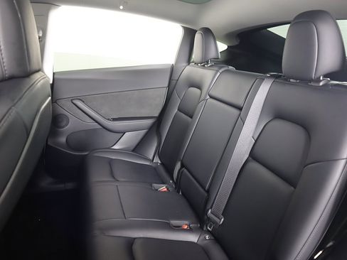 Used 2021 Tesla Model Y Long Range image 34