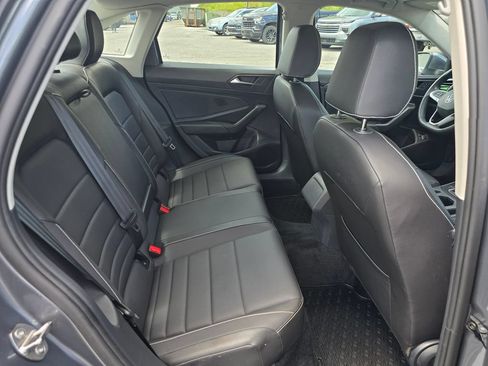 Used 2024 Volkswagen Jetta SE FWD image 29