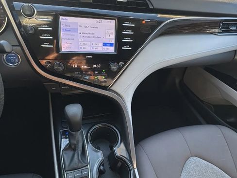 Used 2020 Toyota Camry LE image 22
