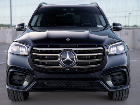 Used 2024 Mercedes-Benz GLS 450 4MATIC image 5