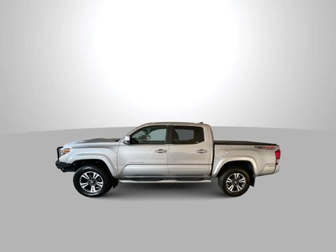 Used 2016 Toyota Tacoma TRD Sport w/ Premium & Technology Package AWD/4WD image 5
