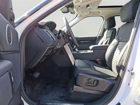 Used 2024 Land Rover Discovery S image 15