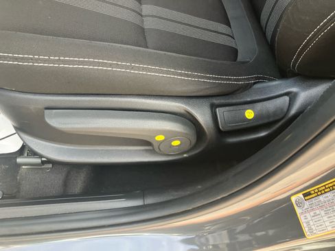Used 2025 Hyundai Venue SEL FWD image 10