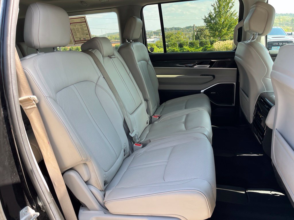 Used 2022 Jeep Wagoneer Series II w/ Premium Group I AWD/4WD image 25