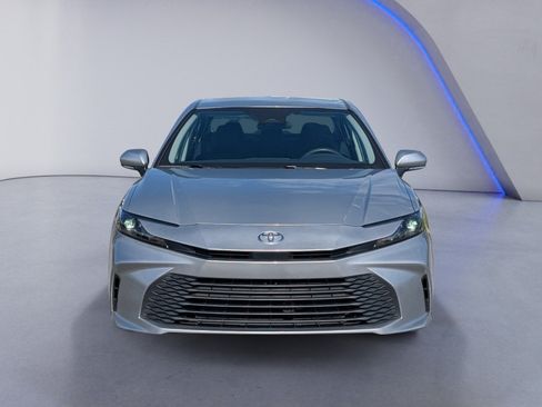 Used 2025 Toyota Camry LE FWD image 3
