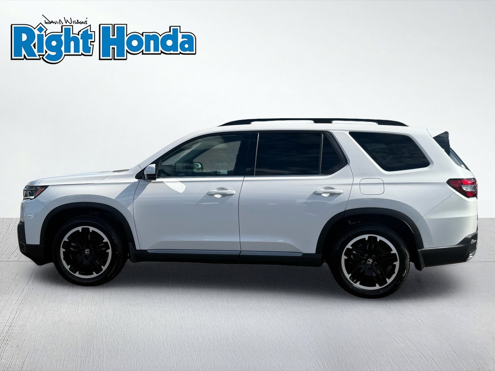 Used 2026 Honda Pilot Touring image 3