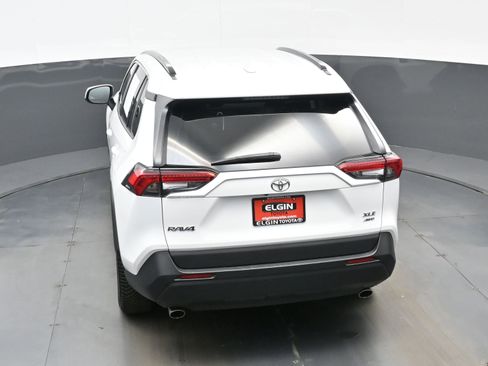 Used 2021 Toyota RAV4 XLE AWD/4WD image 39