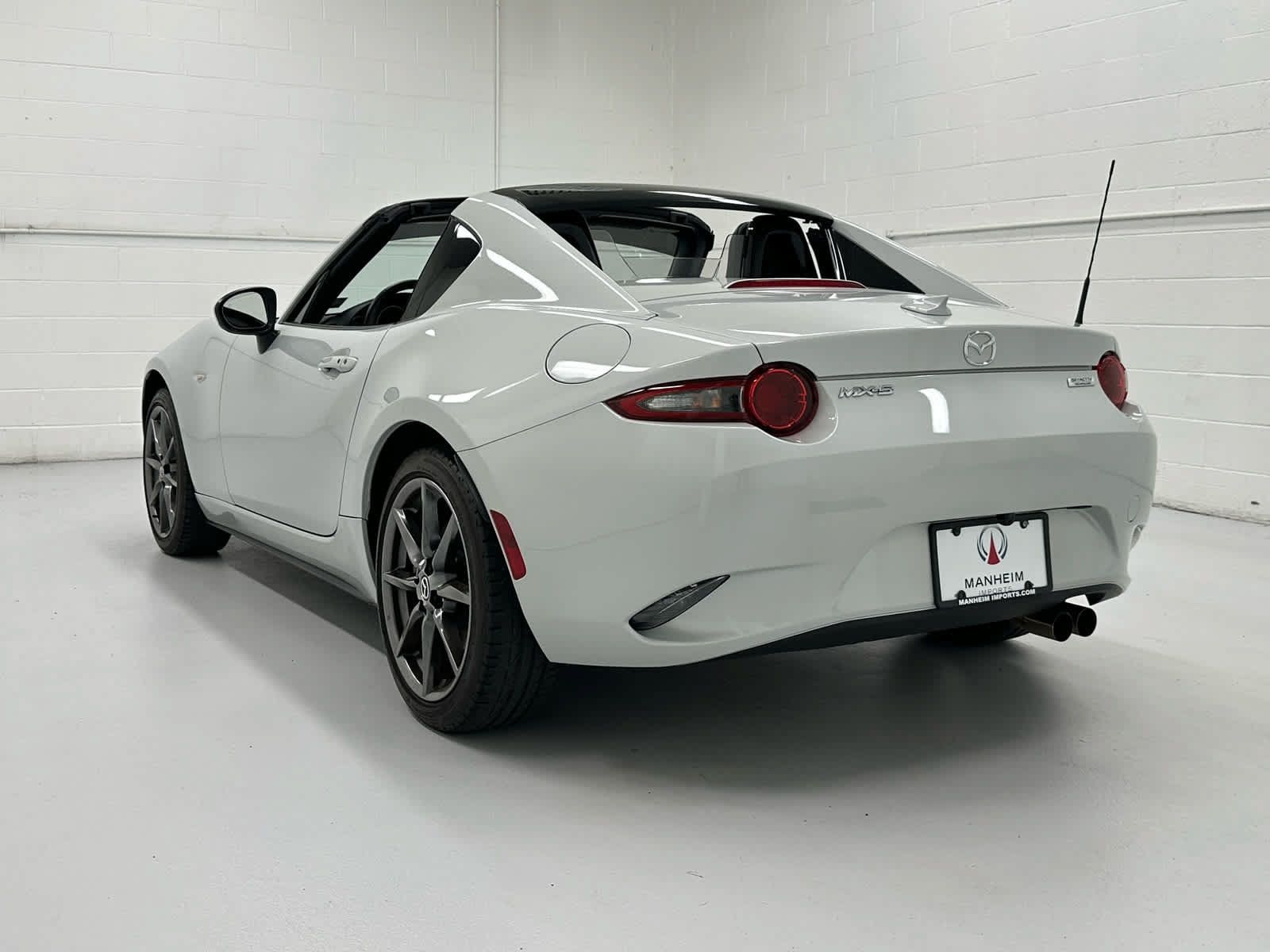 Used 2017 MAZDA MX-5 Miata RF Grand Touring RWD image 8