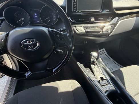 Used 2018 Toyota C-HR XLE FWD image 10