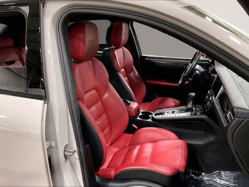 Used 2021 Porsche Macan GTS image 9