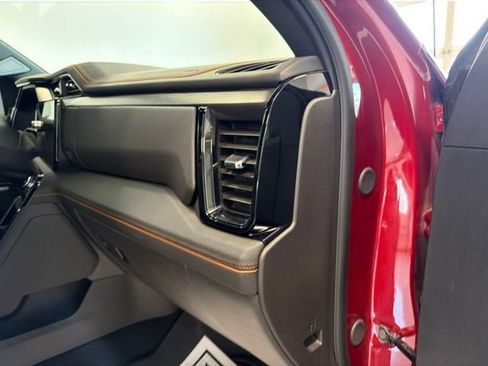 Used 2025 GMC Sierra 1500 AT4 w/ Technology Package AWD/4WD image 40