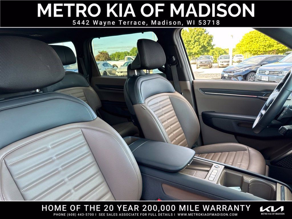 Used 2024 Kia EV9 Land AWD/4WD image 57