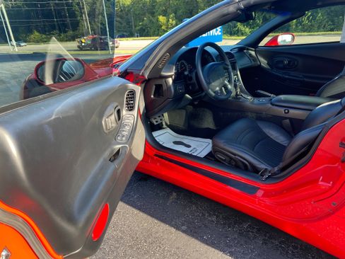 Used 2002 Chevrolet Corvette Coupe w/ Preferred Equipment Group2 image 7