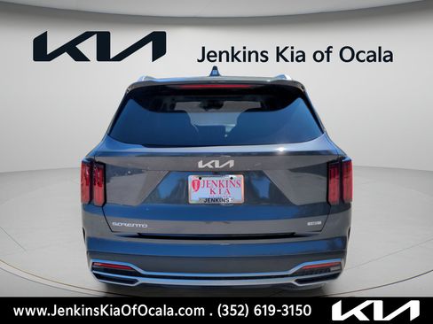 Certified 2023 Kia Sorento SX Prestige w/ Panoramic Sunroof Package AWD/4WD image 5