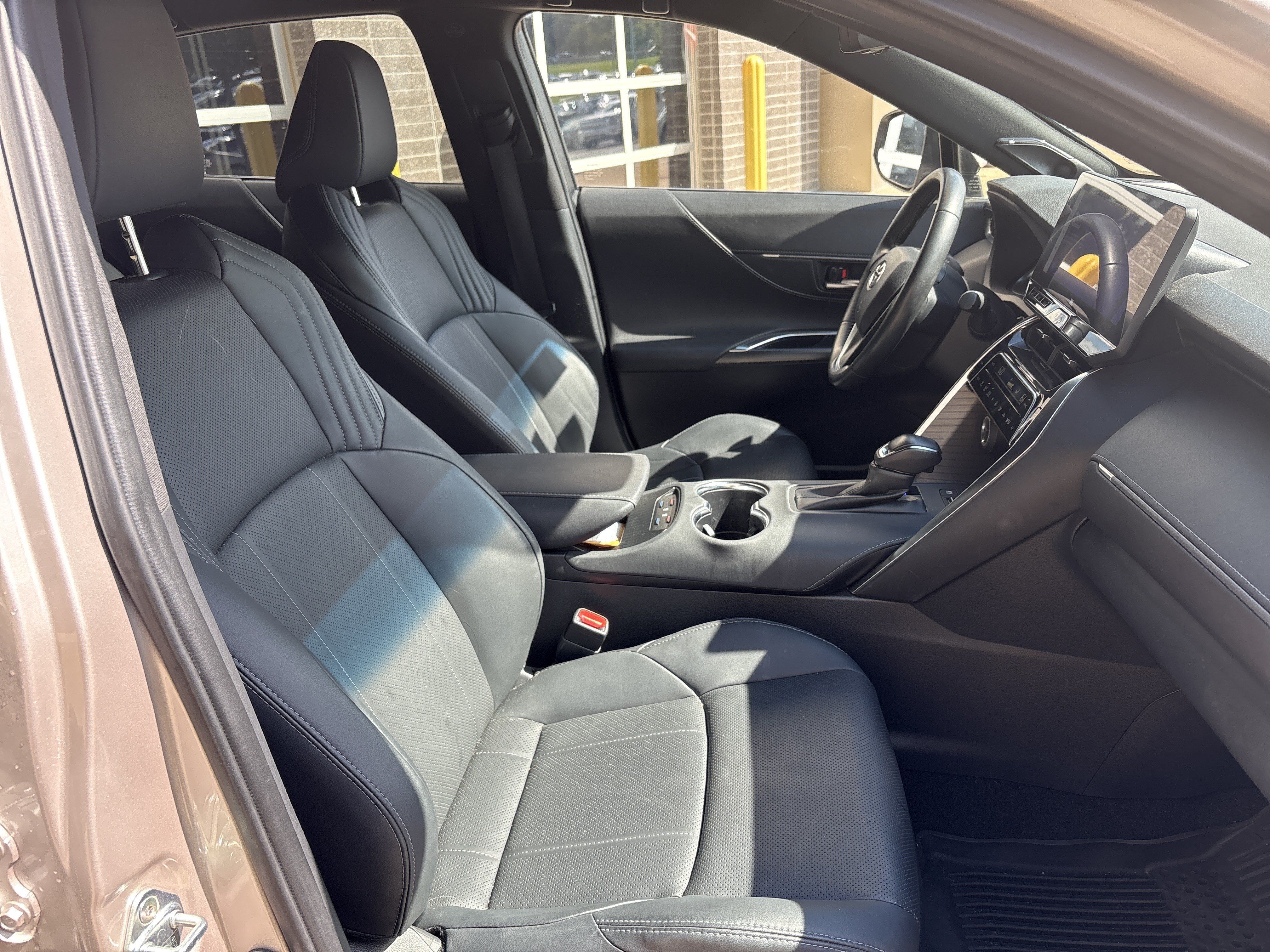 Used 2024 Toyota Venza Limited AWD/4WD image 33
