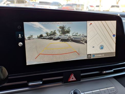 Certified 2025 Hyundai Elantra Limited FWD image 22