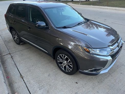 Used 2018 Mitsubishi Outlander ES image 33