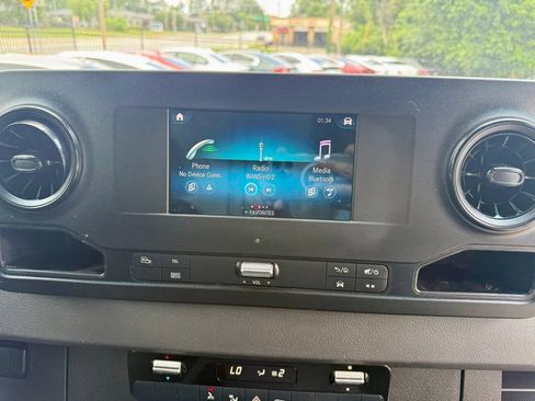 Used 2021 Mercedes-Benz Sprinter 2500 w/ Premium Package image 25