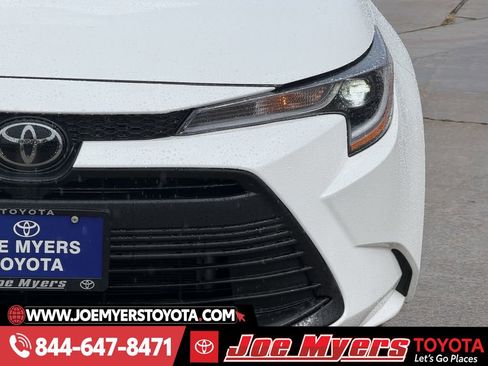Used 2025 Toyota Corolla LE image 4