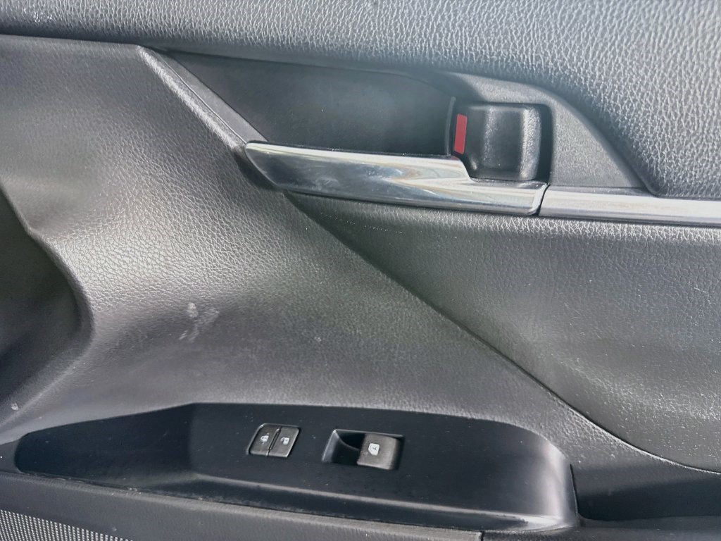 Used 2020 Toyota Camry SE FWD image 29