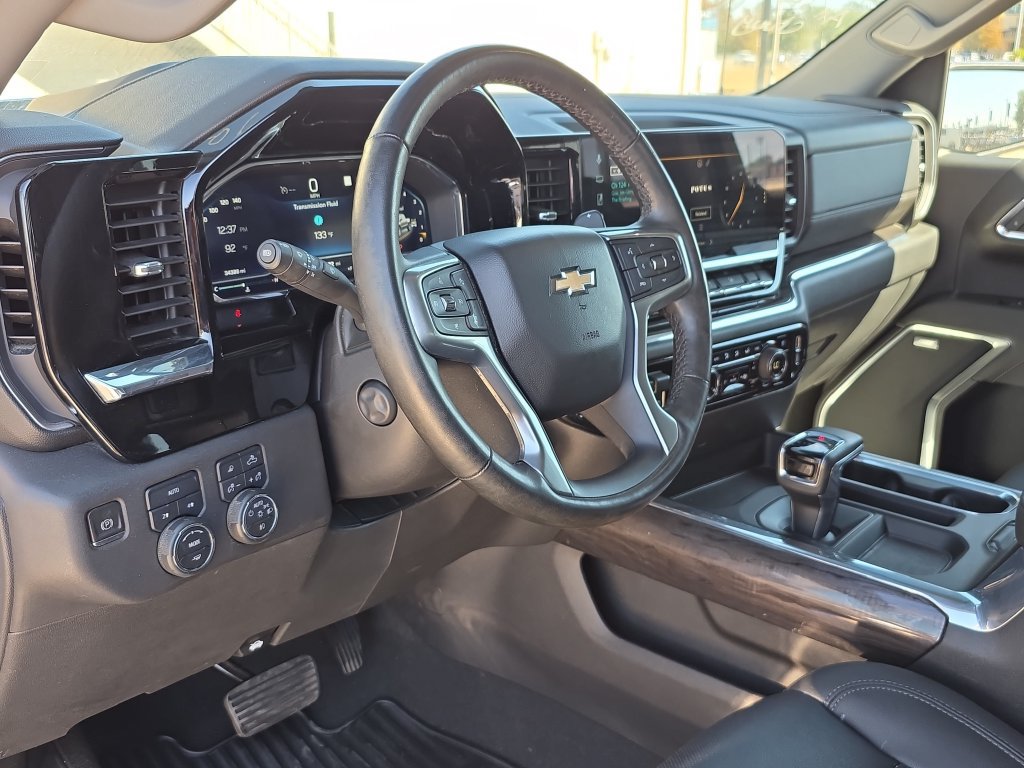 Used 2023 Chevrolet Silverado 1500 LTZ AWD/4WD image 22