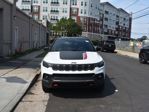 Used 2025 Jeep Compass Trailhawk AWD/4WD image 3