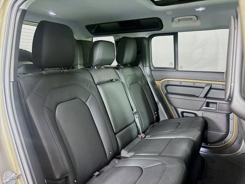 Used 2025 Land Rover Defender 110 S image 27
