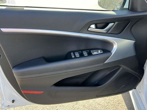 Used 2024 Genesis G70 2.5T image 16