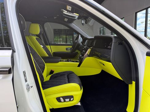 Used 2025 Rolls-Royce Cullinan Black Badge image 37