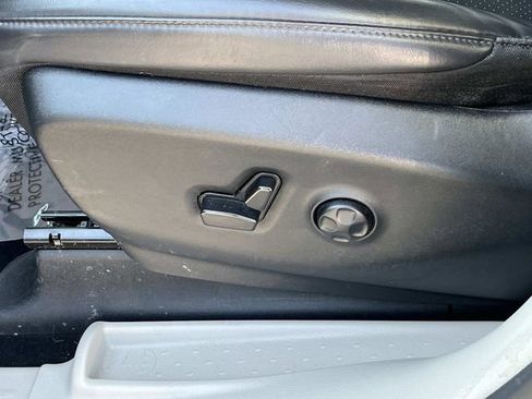Used 2024 Chrysler Pacifica Limited FWD image 32