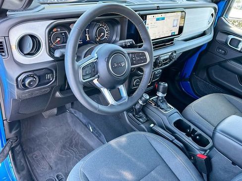 Used 2024 Jeep Wrangler Sahara image 9