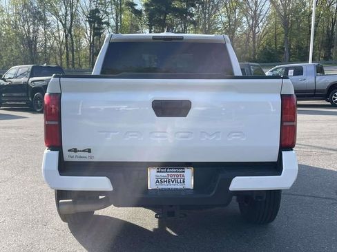Used 2024 Toyota Tacoma TRD Off-Road AWD/4WD image 4