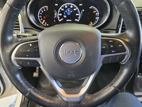 Used 2020 Jeep Grand Cherokee Limited AWD/4WD image 16