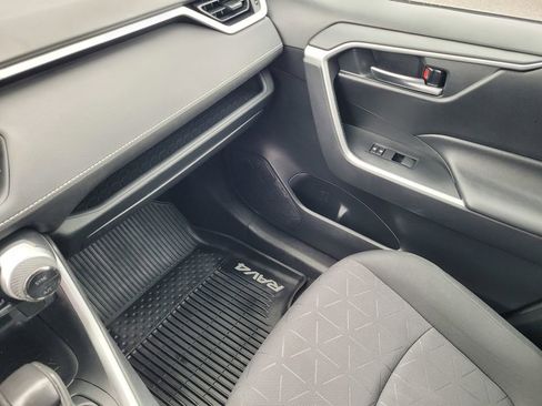 Used 2020 Toyota RAV4 XLE w/ Convenience Package image 13