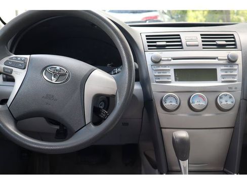 Used 2011 Toyota Camry LE FWD image 10